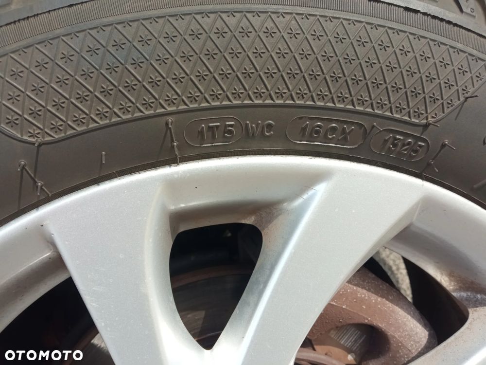 Toyota Auris Hybrid 135 Premium - 8