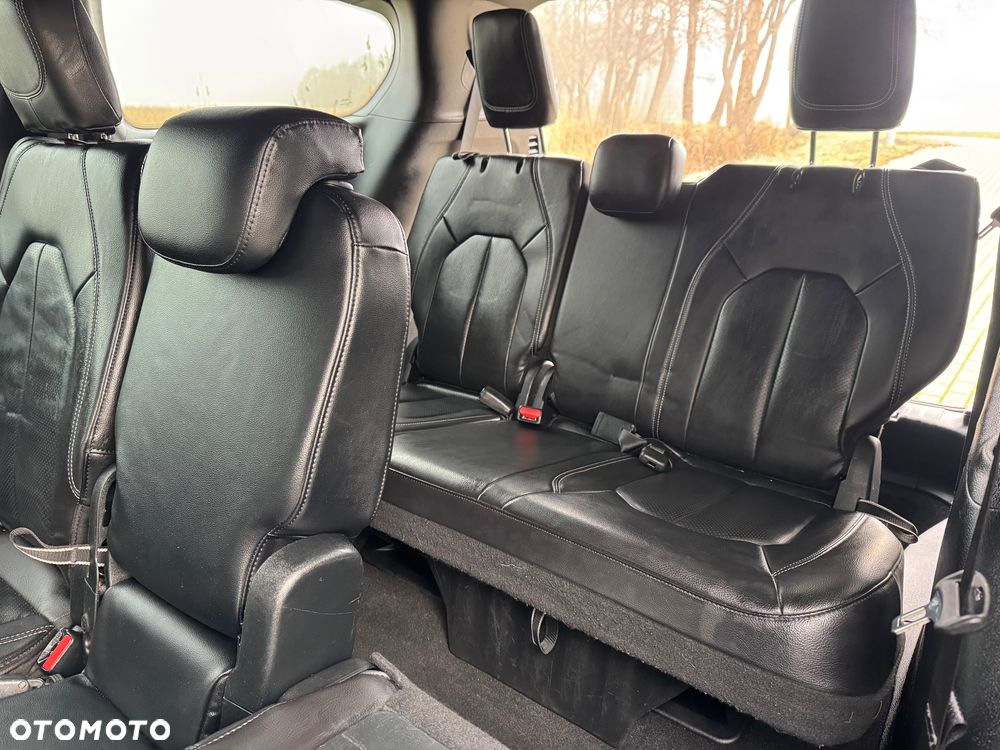 Chrysler Pacifica - 19