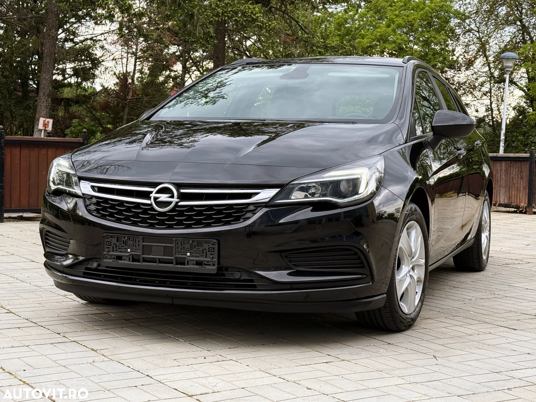 Opel Astra 1.0 Turbo Start/Stop Sports Tourer Edition - 1