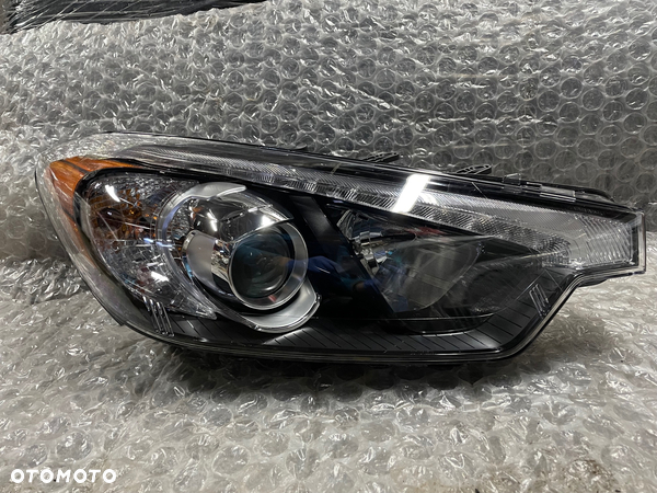 LAMPA PRAWA SOCZEWKA LED KIA CERATO FORTE 92102-AA