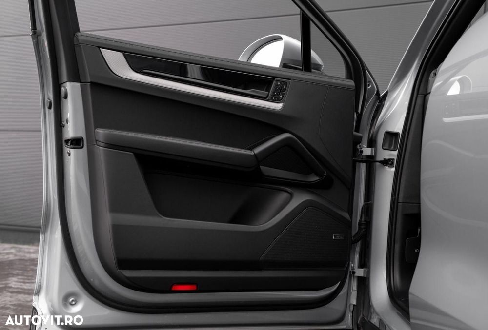 Porsche Cayenne - 27