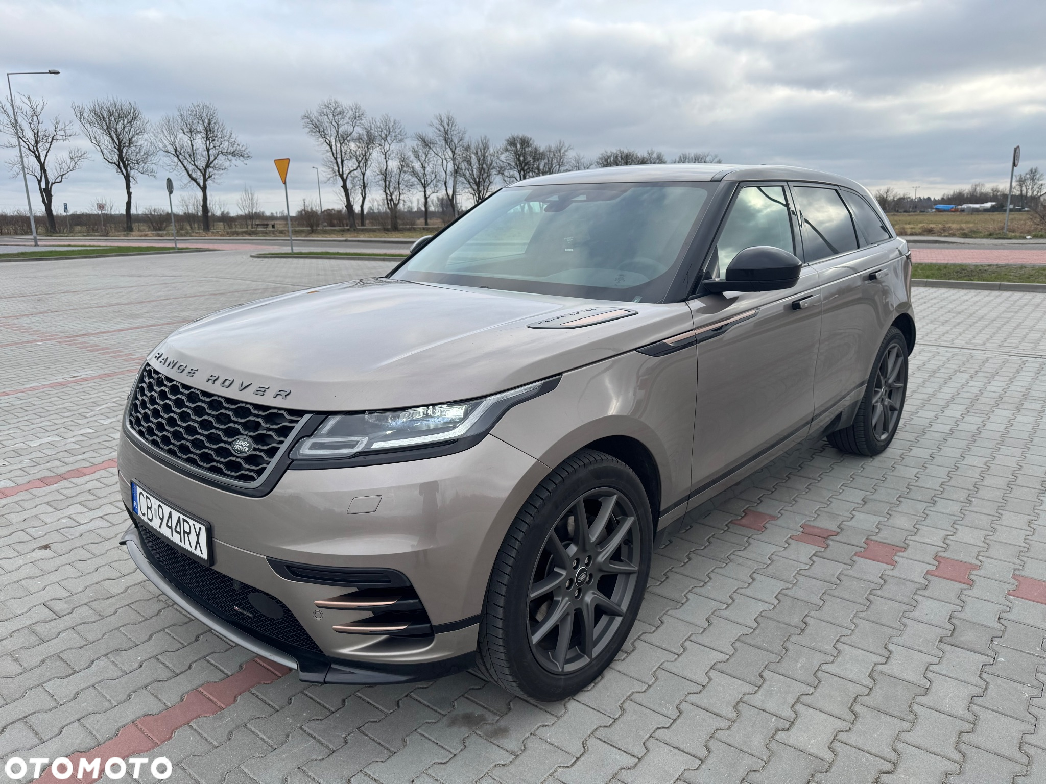 Land Rover Range Rover Velar 2.0 P250 R-Dynamic SE - 2