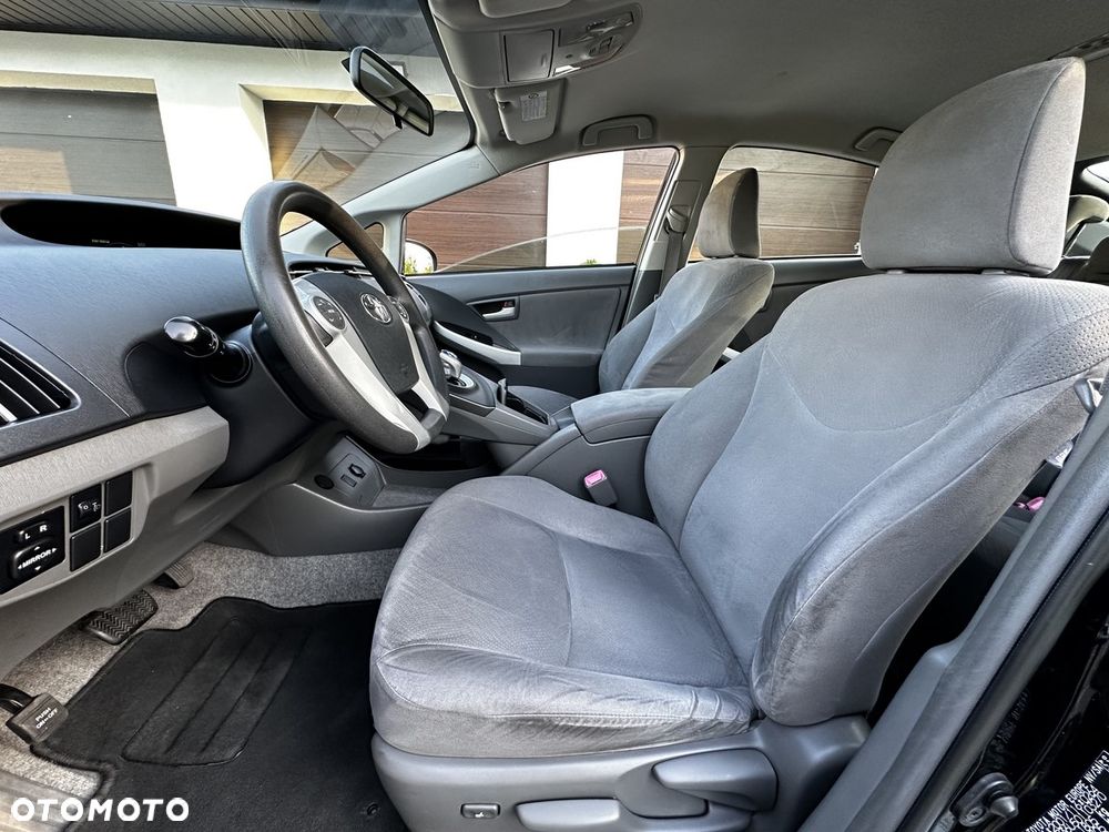 Toyota Prius (Hybrid) - 14