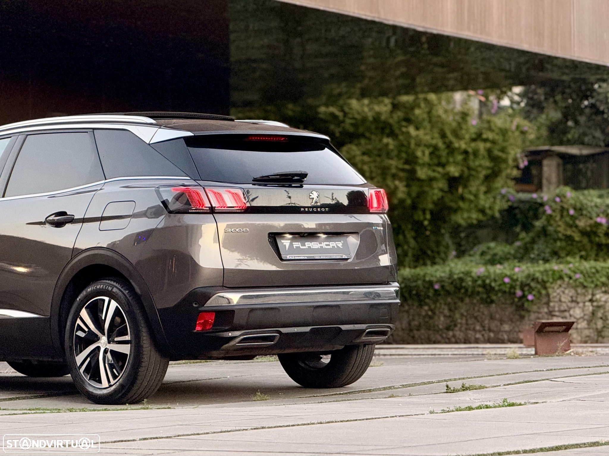 Peugeot 3008 1.6 Hybrid GT Pack e-EAT8 - 27