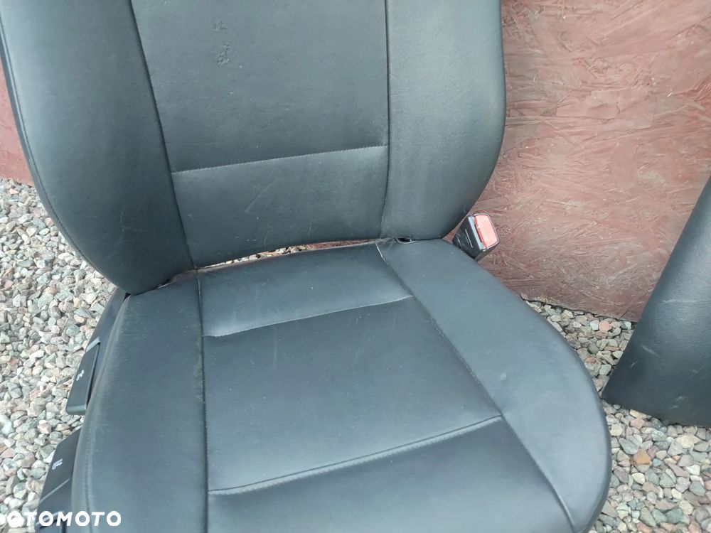 BMW E46 SEDAN ORYGINALNY KOMPLET FOTELI SKÓRZANYCH + KANAPA TYŁ SKŁADANA + BOCZKI EUROPA POD PODUSZKI AIR-BAG O NR. 52 20 8 214 940 / 52 20 8 214 970 / 52 10 8 214 910 OEM  W DOBRYM STANIE - 33