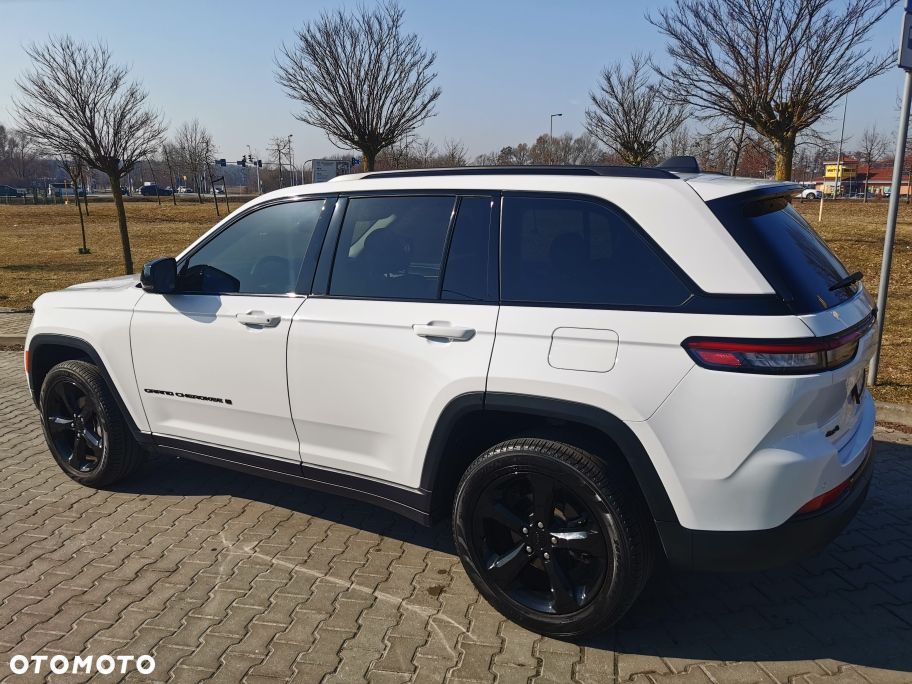 Jeep Grand Cherokee - 21