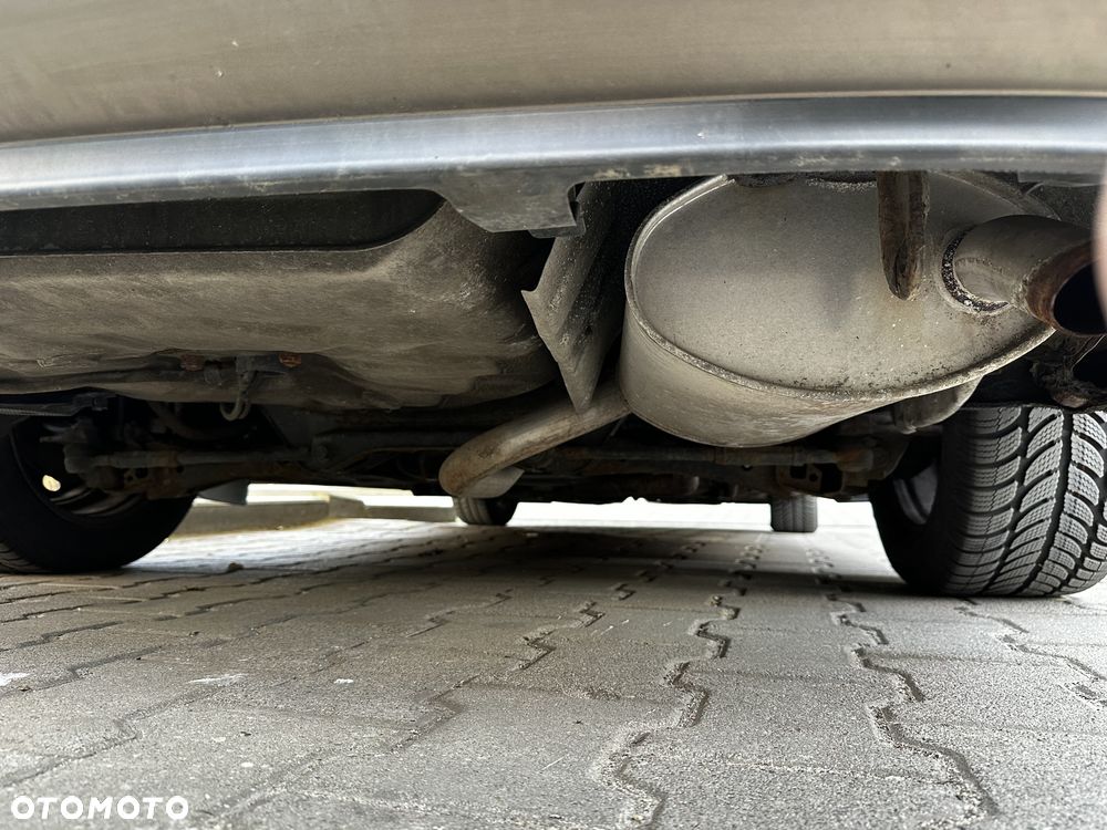 Toyota Avensis 1.8 VVT-i Sol - 25