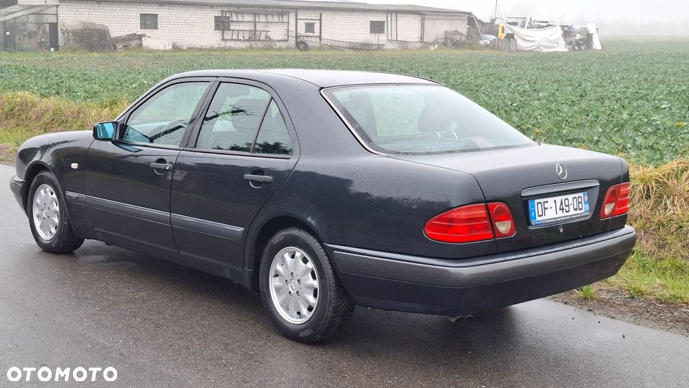 Mercedes-Benz Klasa E - 16