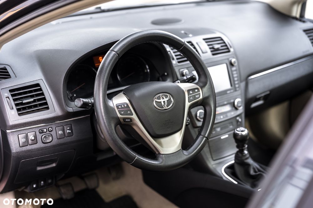 Toyota Avensis 2.0 Sol plus NAVI - 16