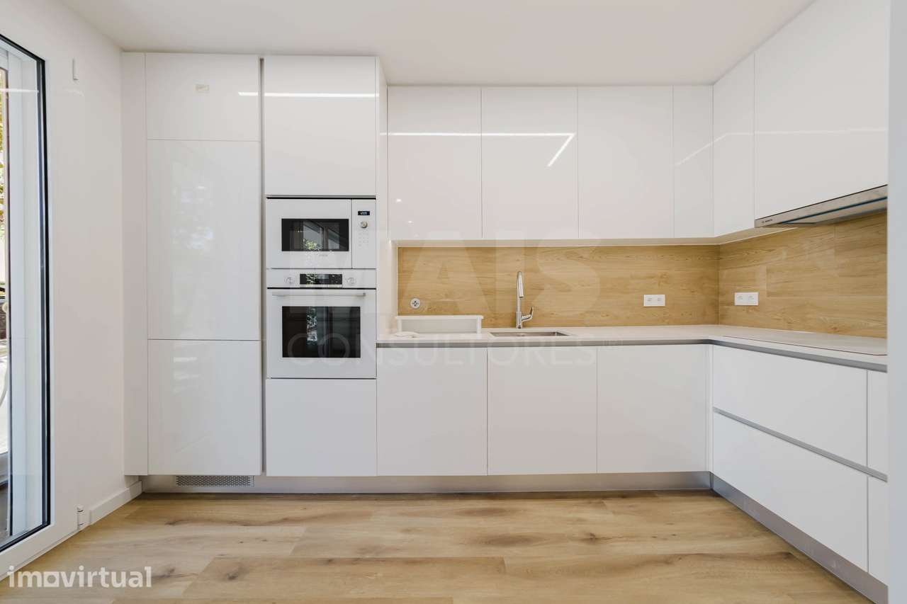 Apartamento T2 na Nazaré c/ 2 lugares de garagem - Grande imagem: 2/29
