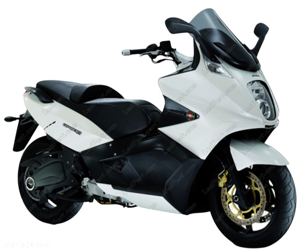 GILERA GP 800 reflektor lampa czasza owiewka wypełnienie licznik błotnik kierownica lusterko manetka felga tarcza zacisk pompa zawieszenie silnik moduł regulator zbiornik siedzenie set podnóżek stelaż stopka chłodnica tłumik - 1