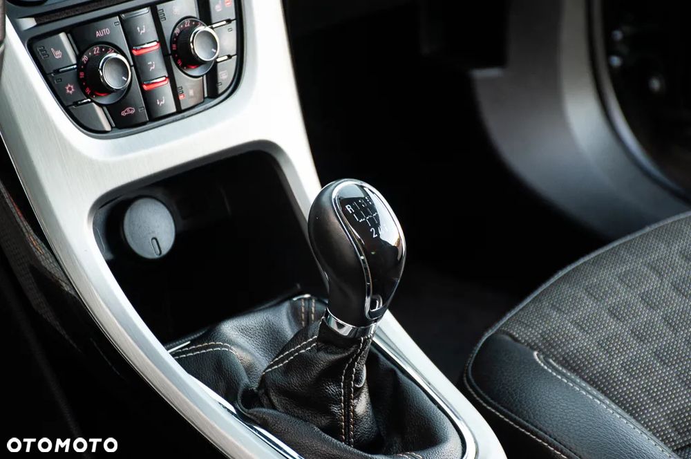 Opel Astra GTC 1.6 Turbo Innovation - 34