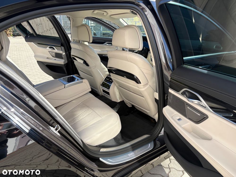 BMW Seria 7 740d xDrive - 32