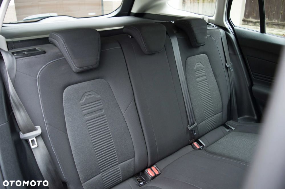 Ford Focus 1.0 EcoBoost Hybrid ACTIVE X - 32