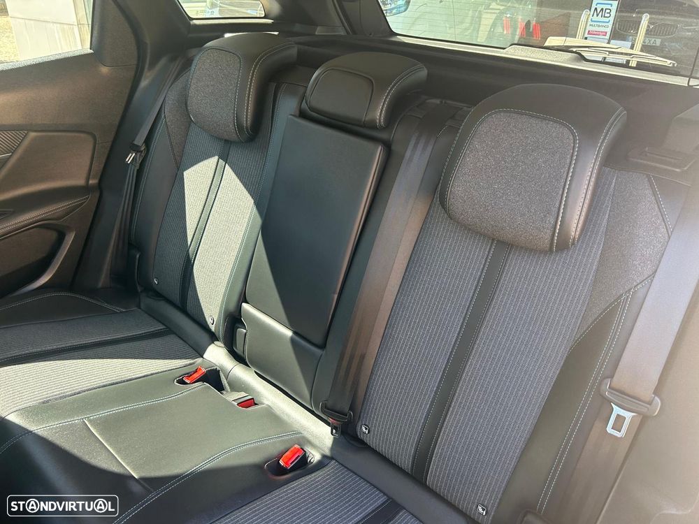 Peugeot 3008 1.6 Hybrid Allure e-EAT8 - 27