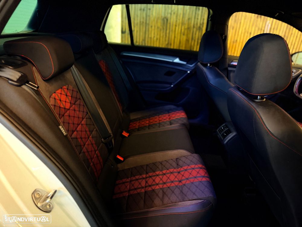 VW Golf GTI TCR 2.0 TSI OPF DSG - 26