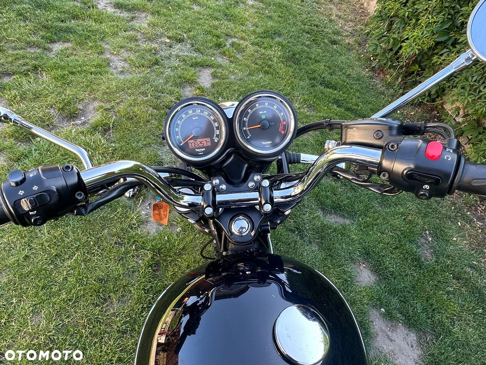 Triumph Bonneville - 6