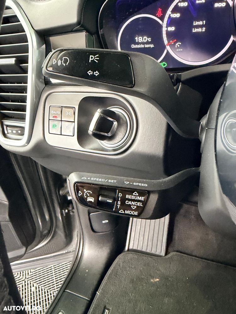 Porsche Cayenne S - 35