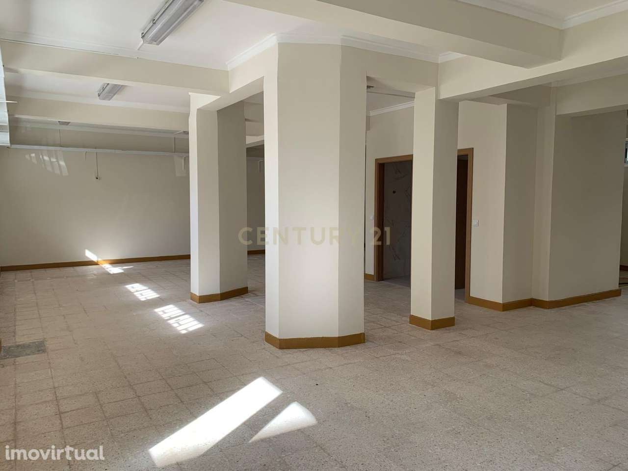 Loja para arrendamento no Cacém - Grande imagem: 2/22