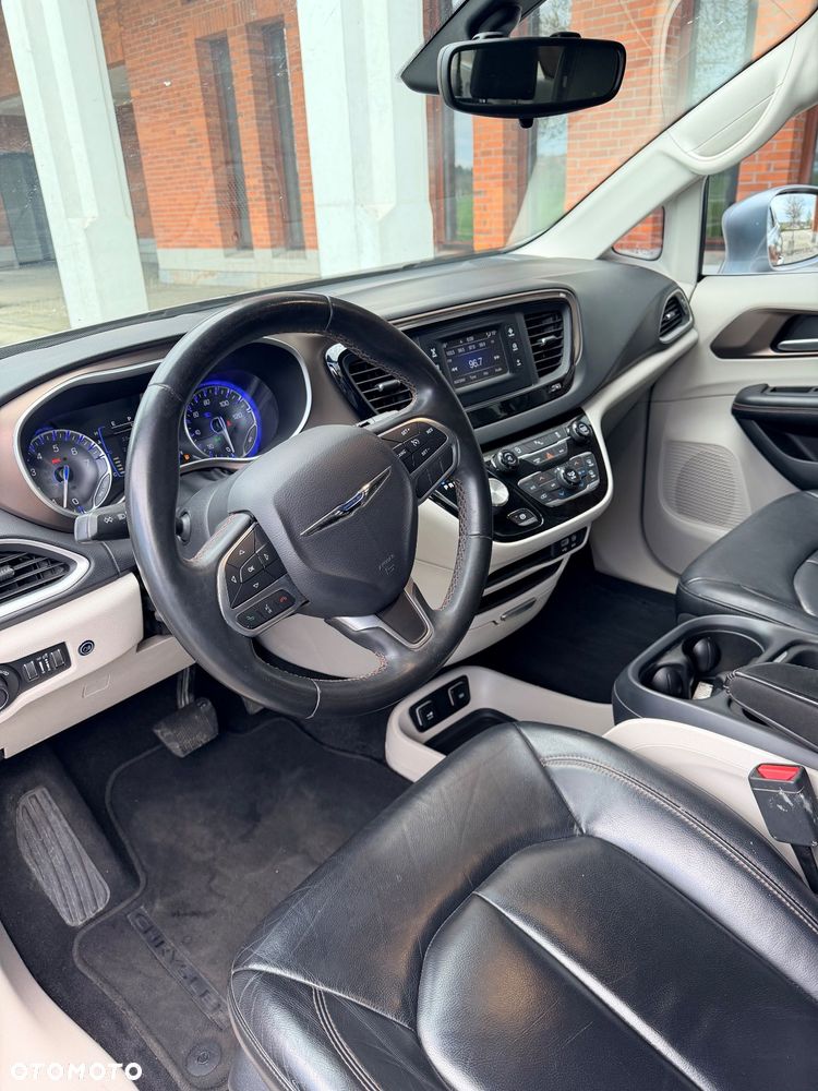 Chrysler Pacifica - 22