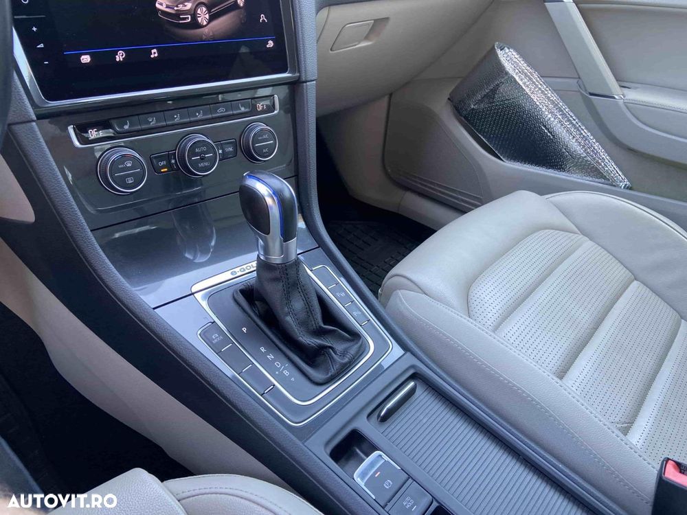 Volkswagen e-Golf - 13