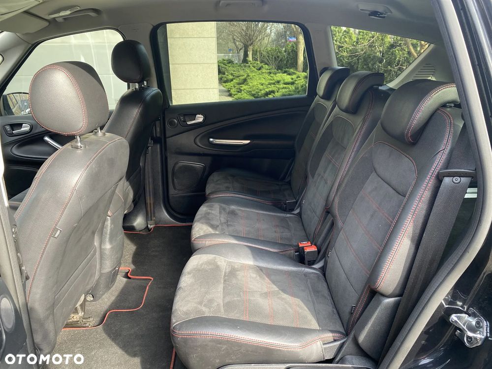 Ford S-Max - 11