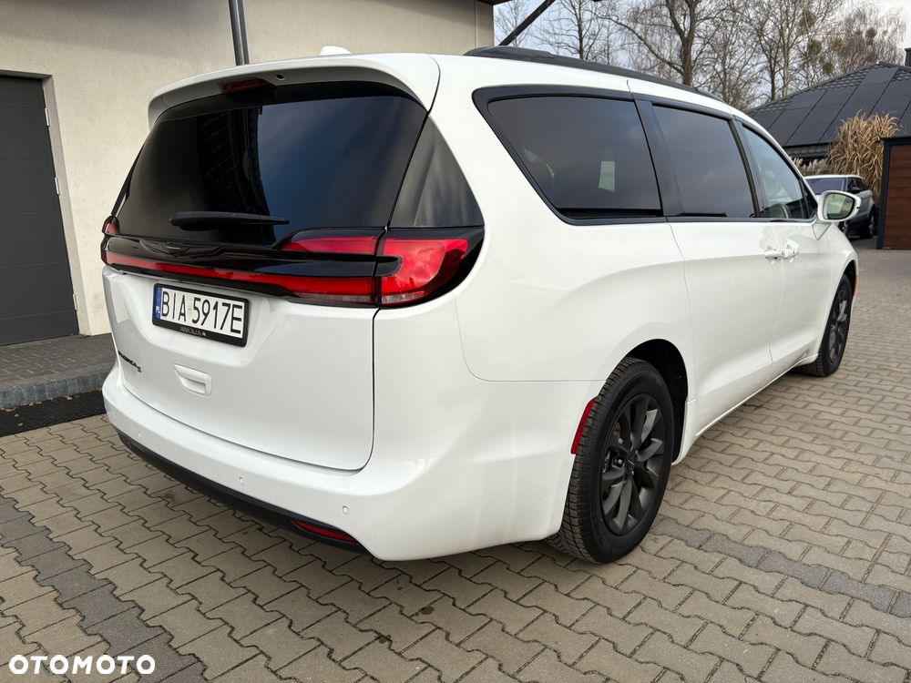 Chrysler Pacifica - 35