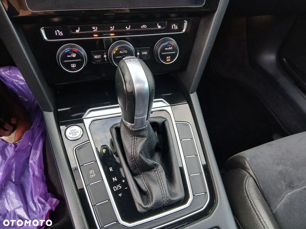 Volkswagen Passat 1.6 TDI SCR DSG - 15