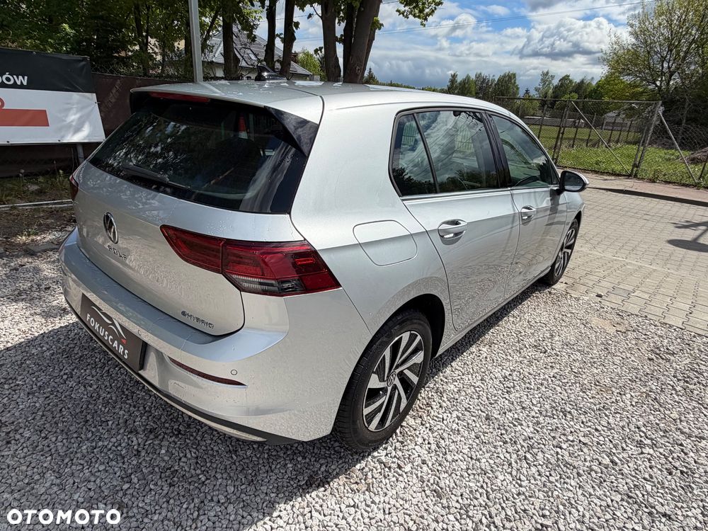 Volkswagen Golf - 8
