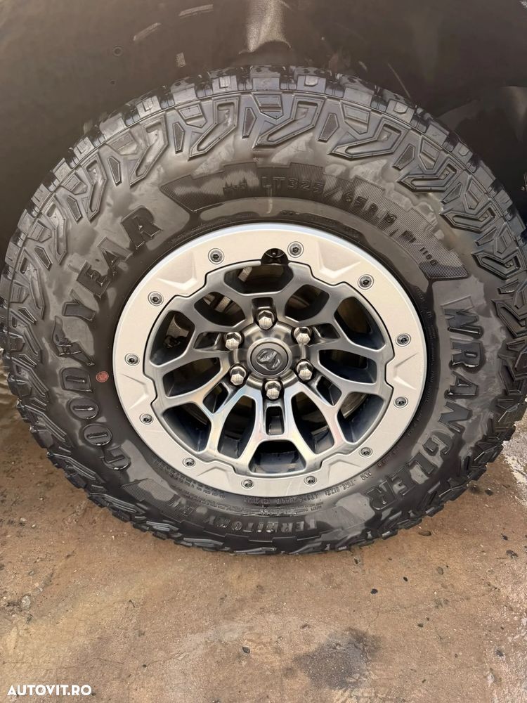 Dodge RAM - 8