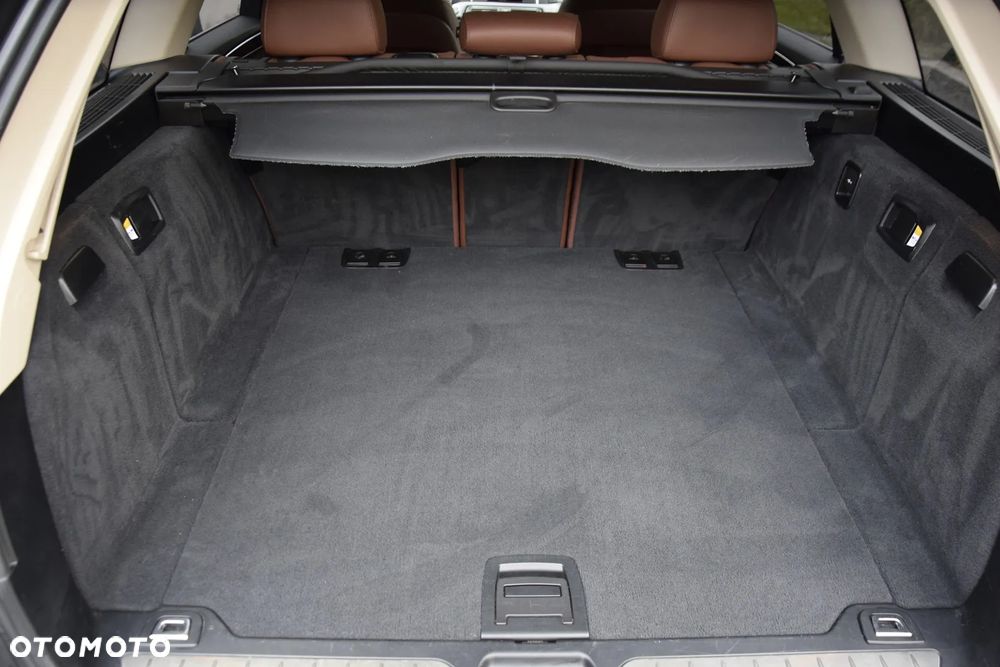 BMW Seria 5 520d xDrive - 28