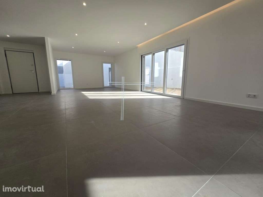 Moradia Isolada com piscina e garagem - Aroeira - Grande imagem: 5/40