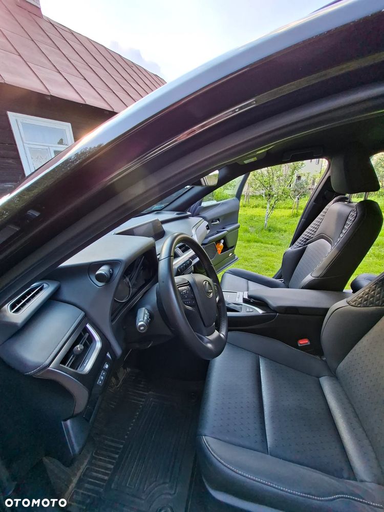 Lexus UX - 9