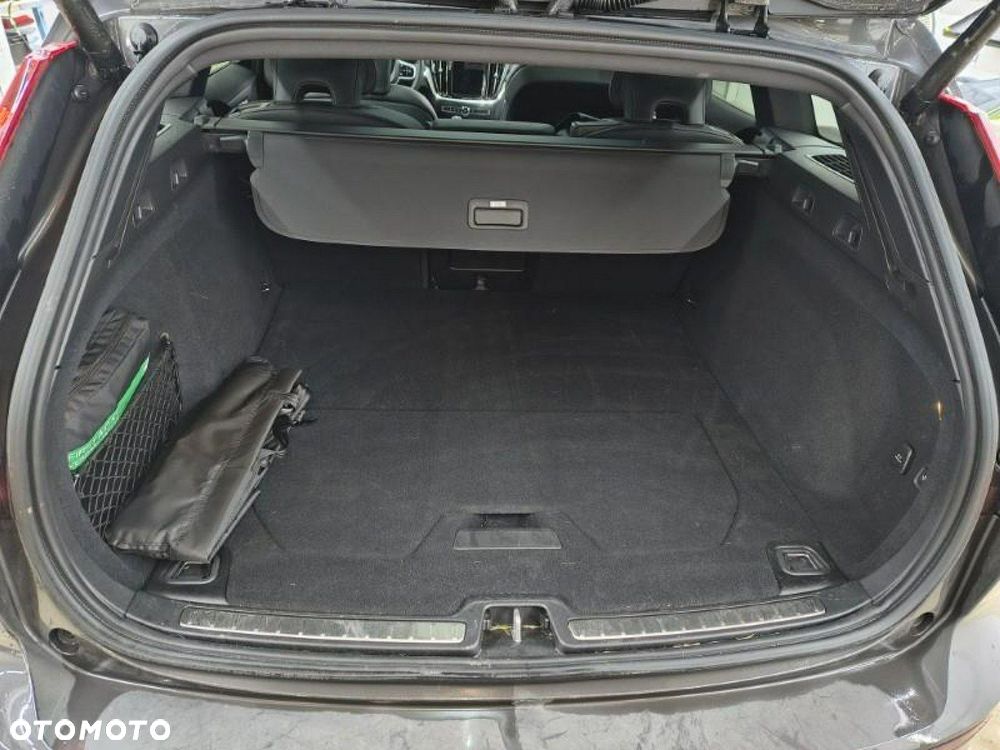 Volvo V60 B4 B DKG Ultra Dark - 13