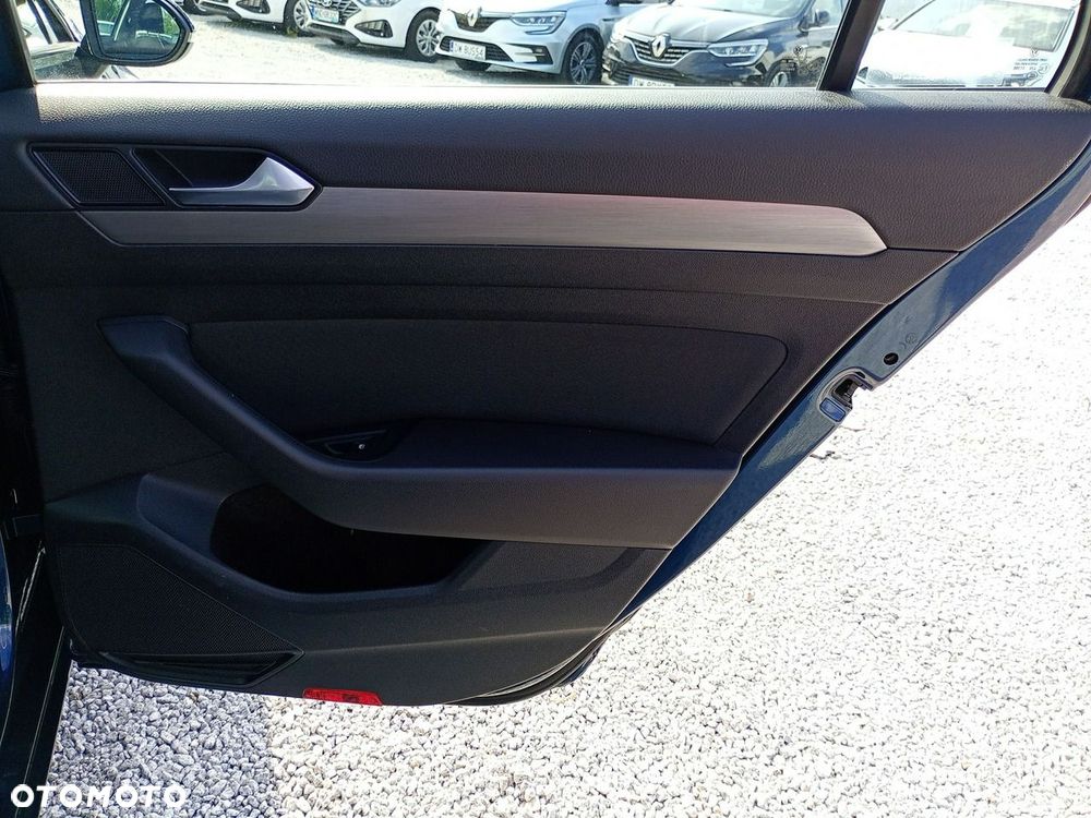 Volkswagen Passat Variant 2.0 TDI EVO Essence - 29