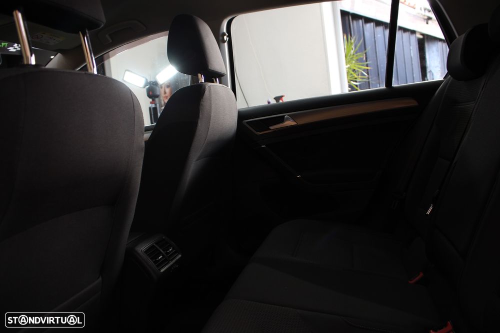 VW Golf 1.6 TDi R-Line - 15