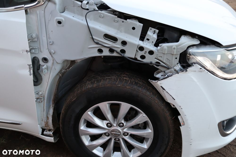 Chrysler Pacifica - 10