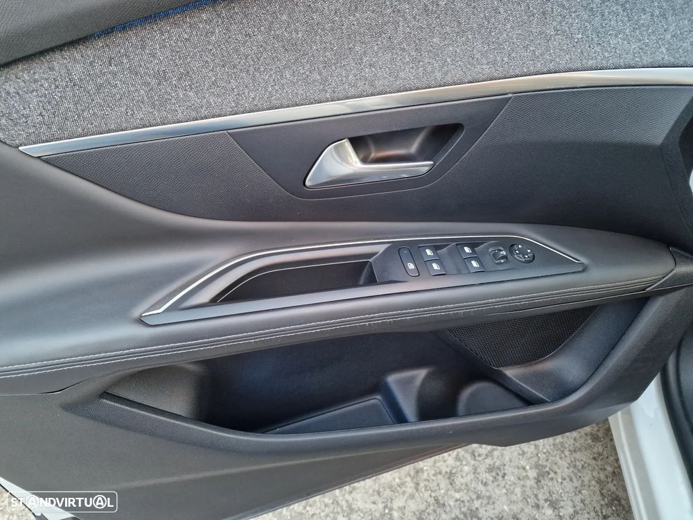 Peugeot 3008 PureTech 130 Stop & Start GPF Allure - 25