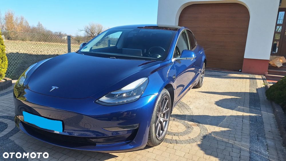 Tesla Model 3 - 1