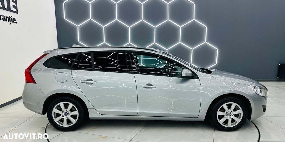 Volvo V60 D2 Momentum - 33
