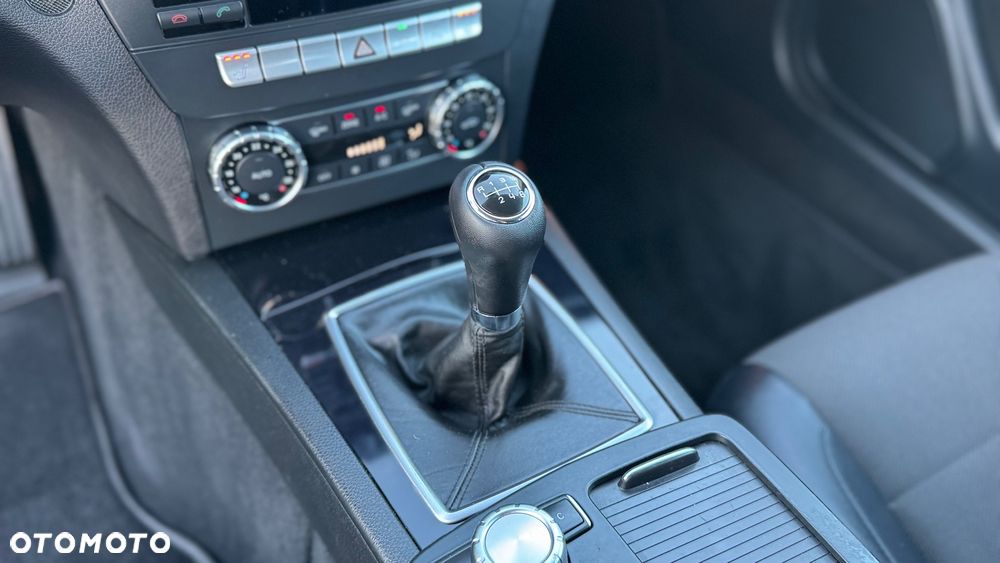 Mercedes-Benz Klasa C 180 BlueEFFICIENCY - 27