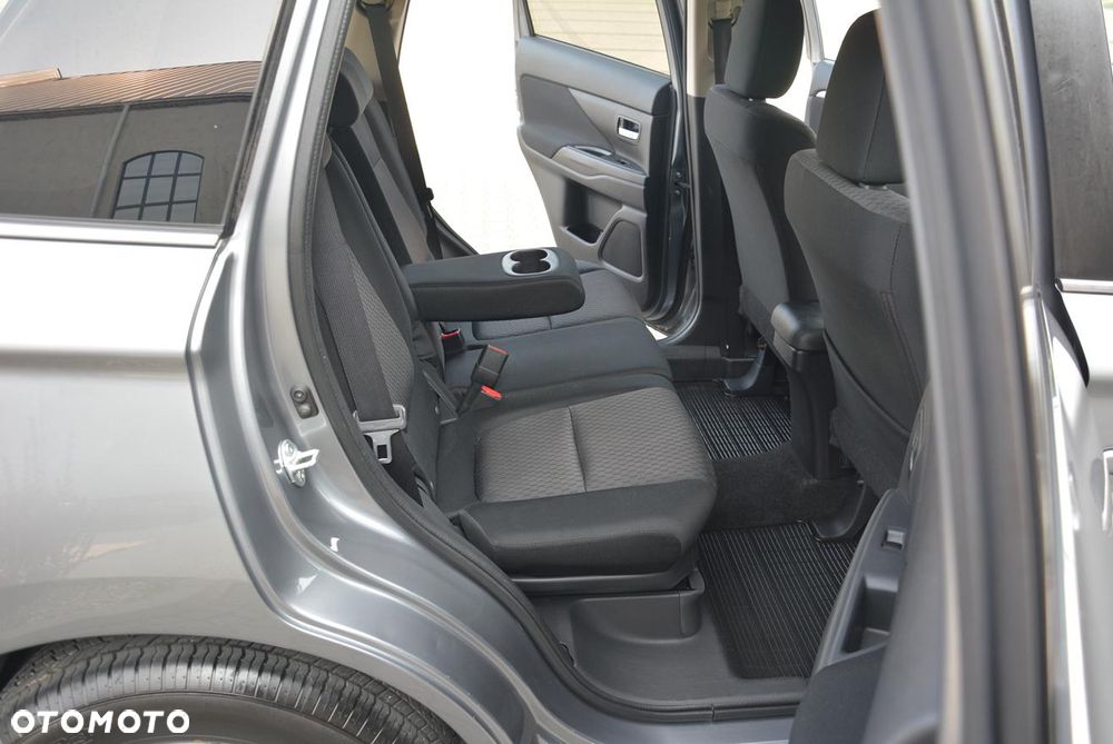 Mitsubishi Outlander 2.2 DID Intense + - 24