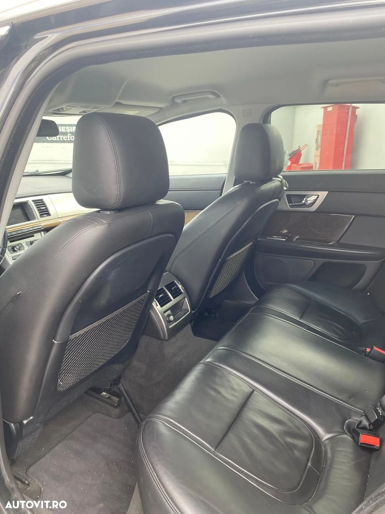 Jaguar XF 2.2D Premium Luxury - 17