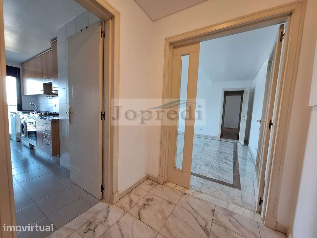 Apartamento T2 c/ parqueamento no edifício Twin Towers em Lisboa - Grande imagem: 5/18