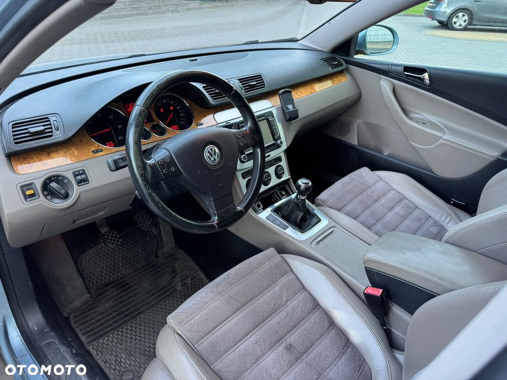 Volkswagen Passat 2.0 TDI Individual Chrom - 10