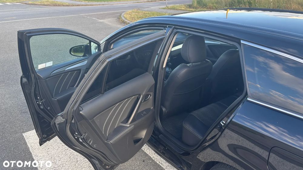 Toyota Avensis 1.8 Premium MS - 25