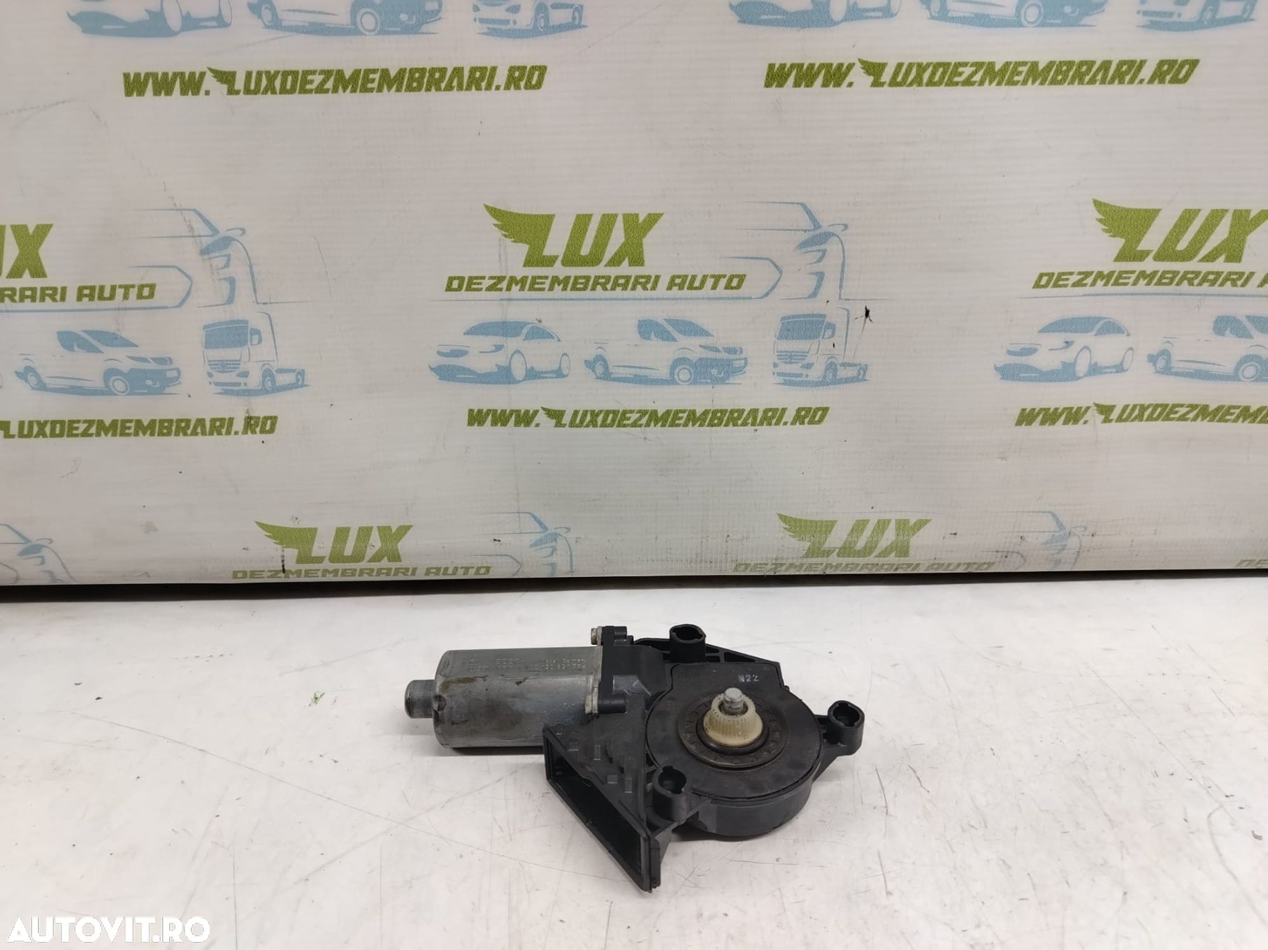 Motoras macara dreapta fata 0130821764 Volkswagen VW Touareg generati - 1