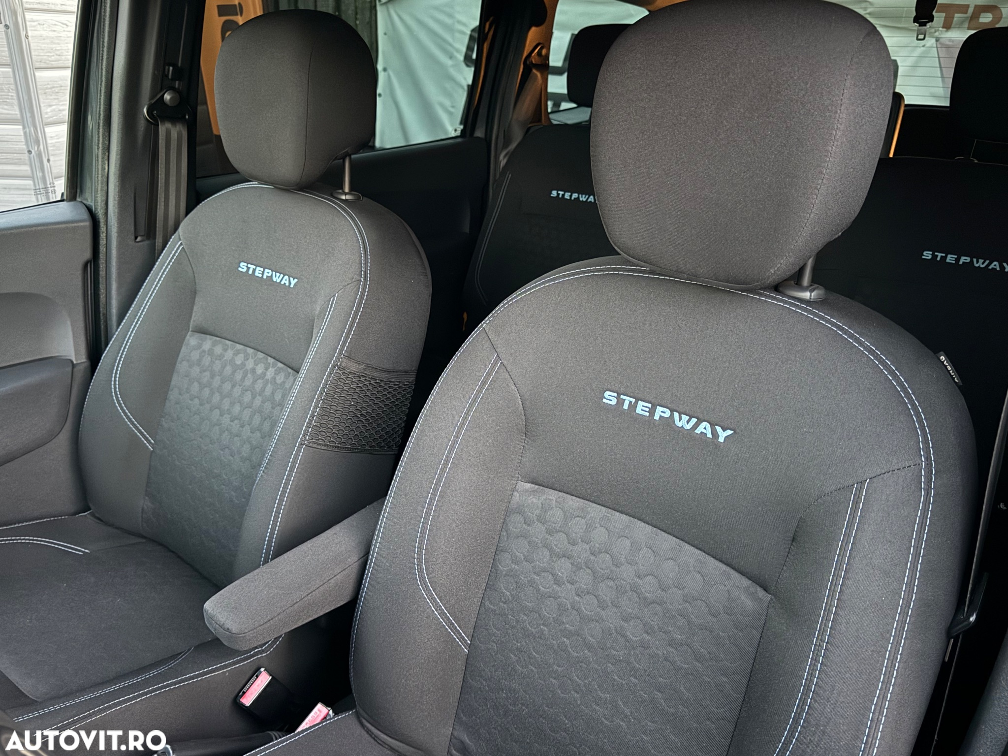 Dacia Lodgy 1.5 dCi Stepway - 17