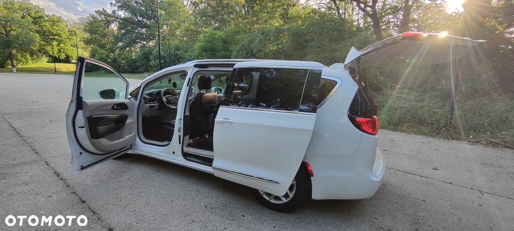 Chrysler Pacifica - 28