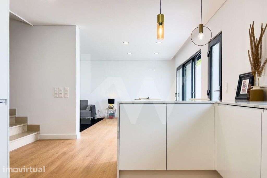 Moradia Duplex de Luxo - Construção Moderna e Acabamentos Topo de Gama - Grande imagem: 3/39